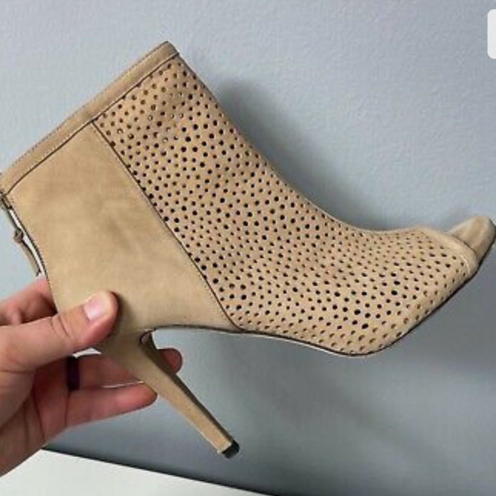 Stuart Weitzman Ankle Perforated Bootie women’s gray suede size 5